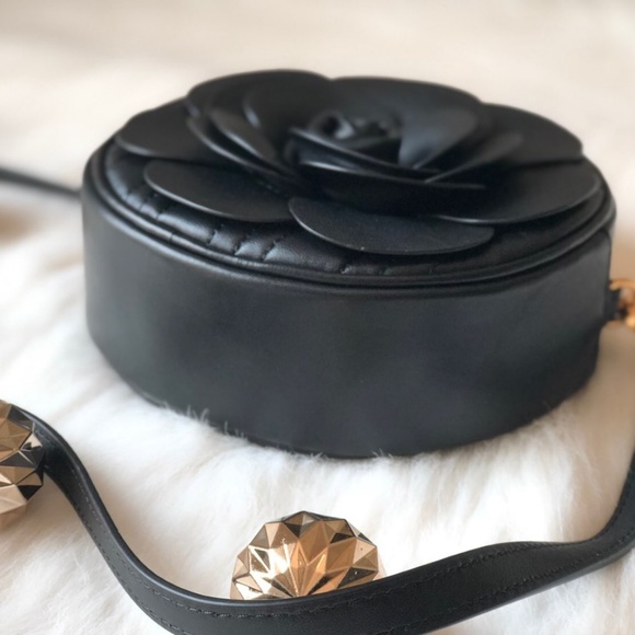 *SOLD* MICHAEL KORS NWT Black Crossbody Flower Bag - Picture 5 of 6